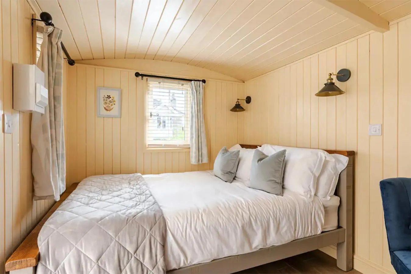 Shepherd\'S Hut, Bath contacts